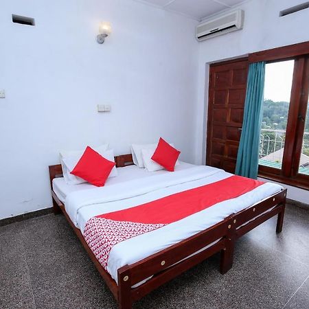 Oyo 436 Sandakelum Tourist Guest House 캔디 외부 사진
