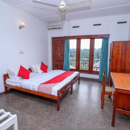 Oyo 436 Sandakelum Tourist Guest House 캔디 외부 사진