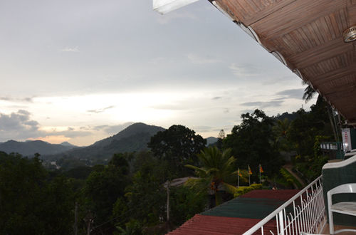 Oyo 436 Sandakelum Tourist Guest House 캔디 외부 사진