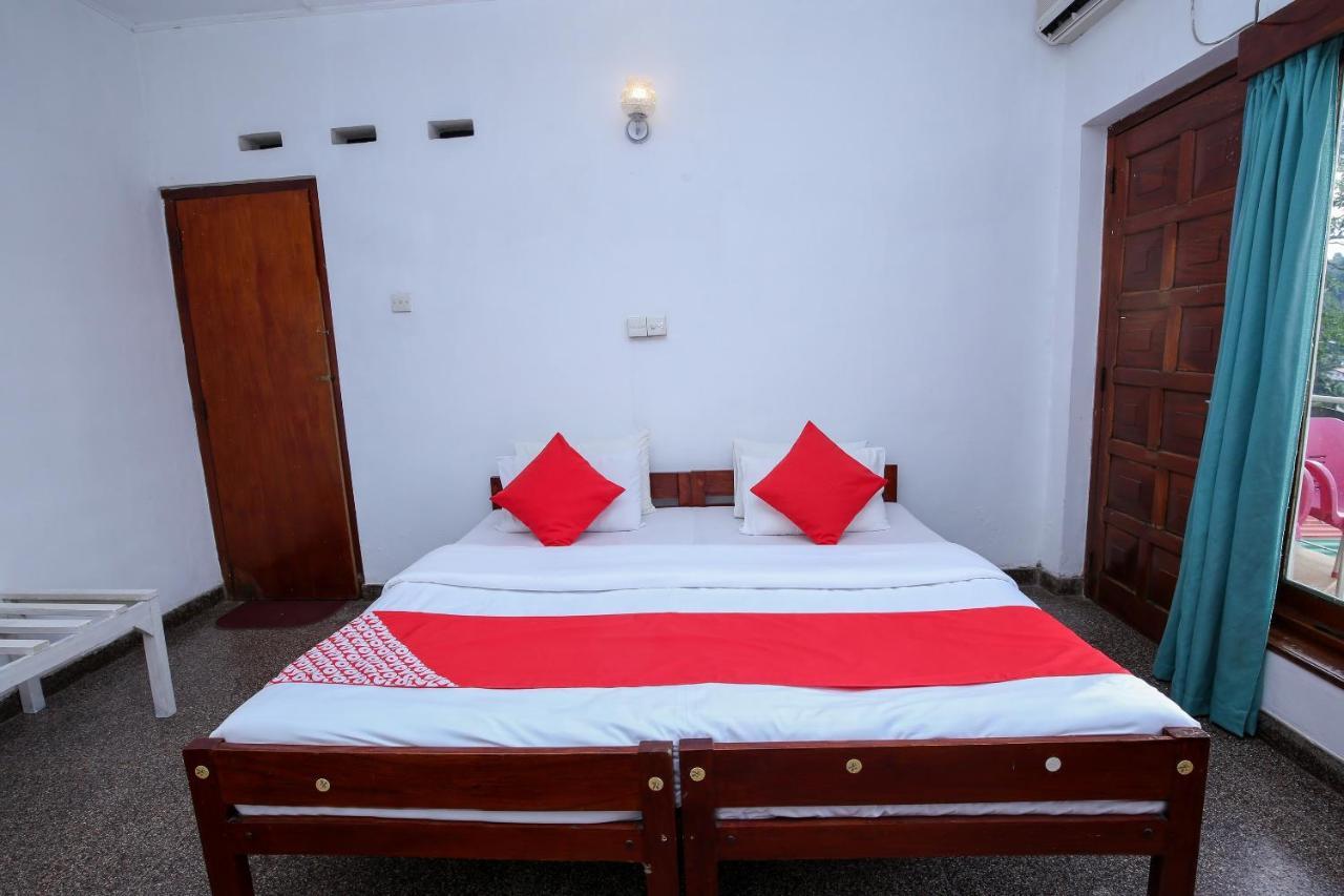 Oyo 436 Sandakelum Tourist Guest House 캔디 외부 사진