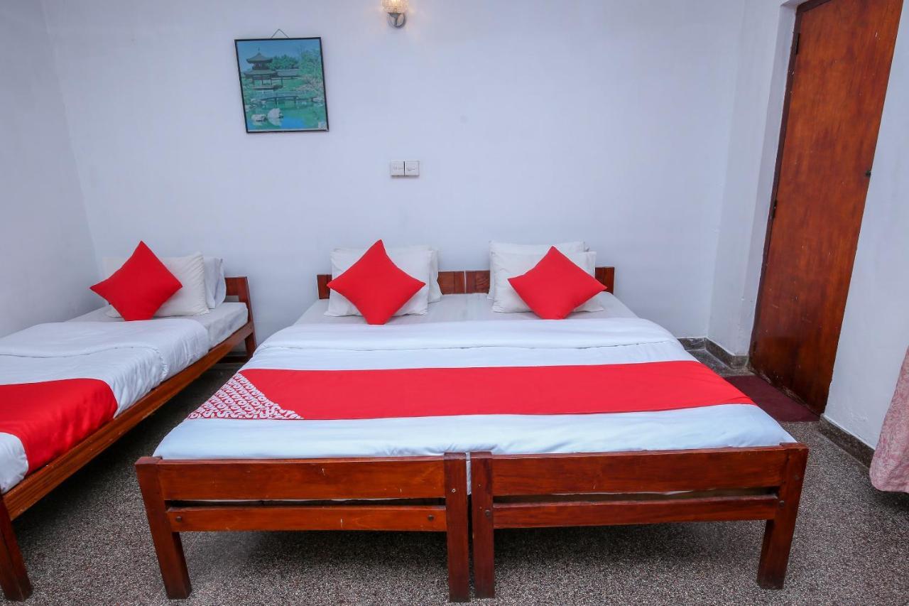 Oyo 436 Sandakelum Tourist Guest House 캔디 외부 사진