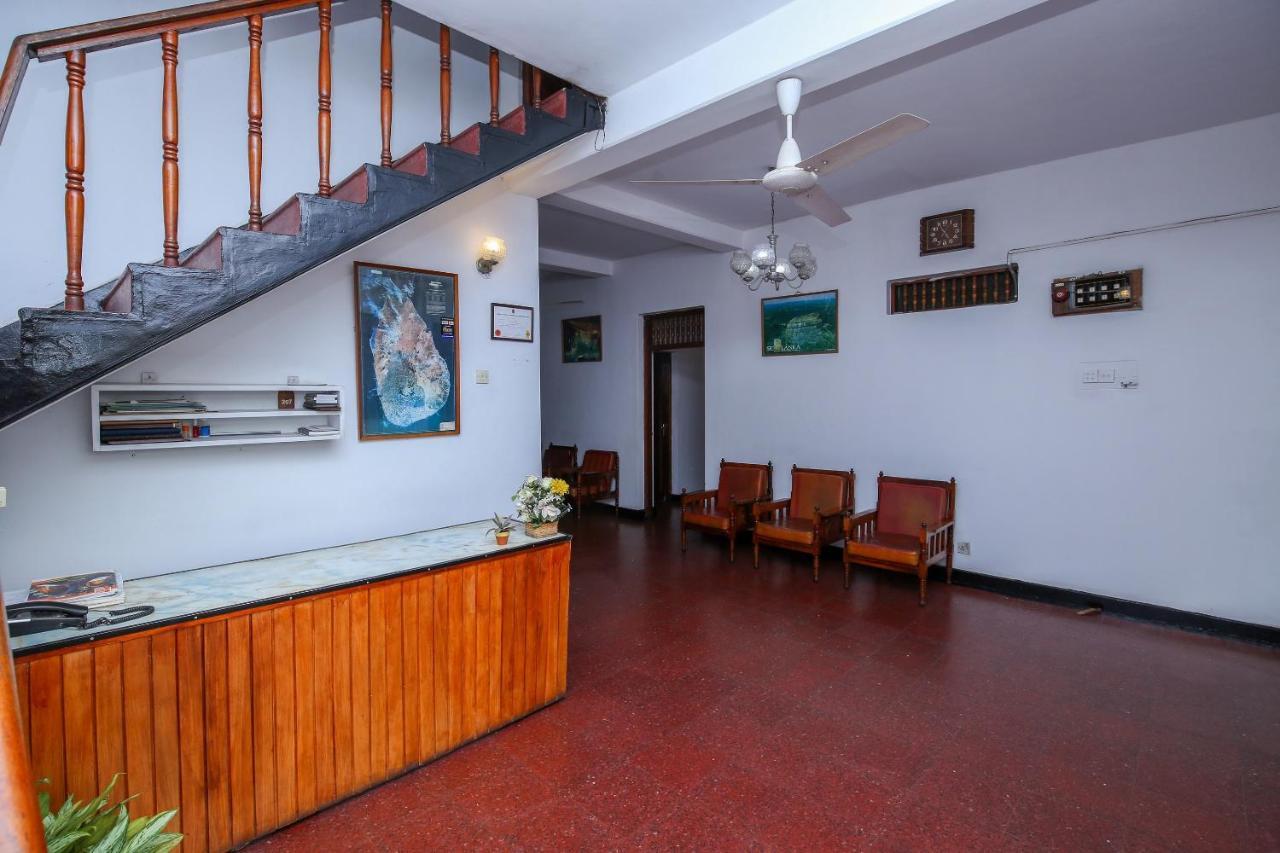 Oyo 436 Sandakelum Tourist Guest House 캔디 외부 사진